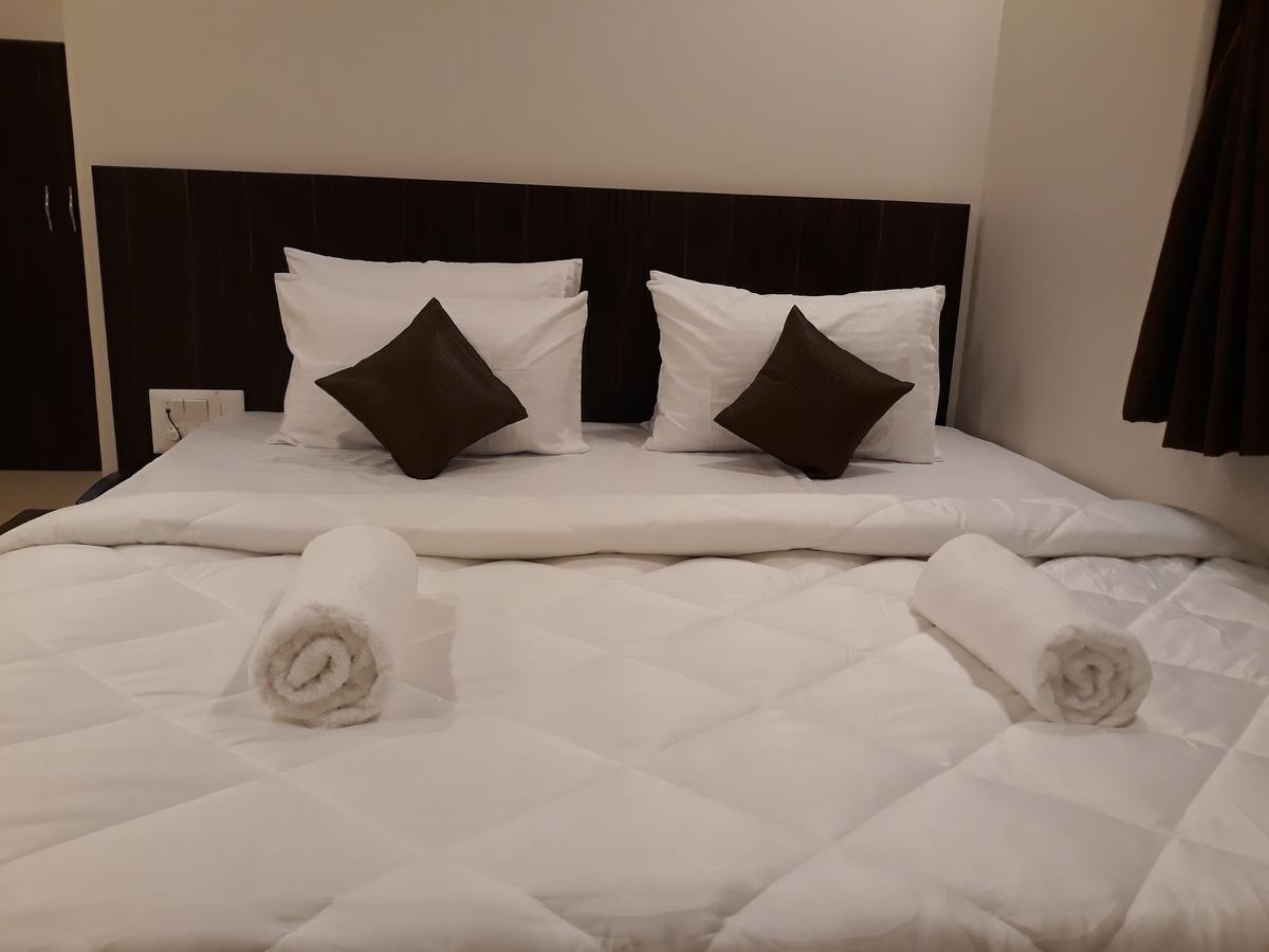 M . K . Palace Hotell Mahābaleshwar Exteriör bild